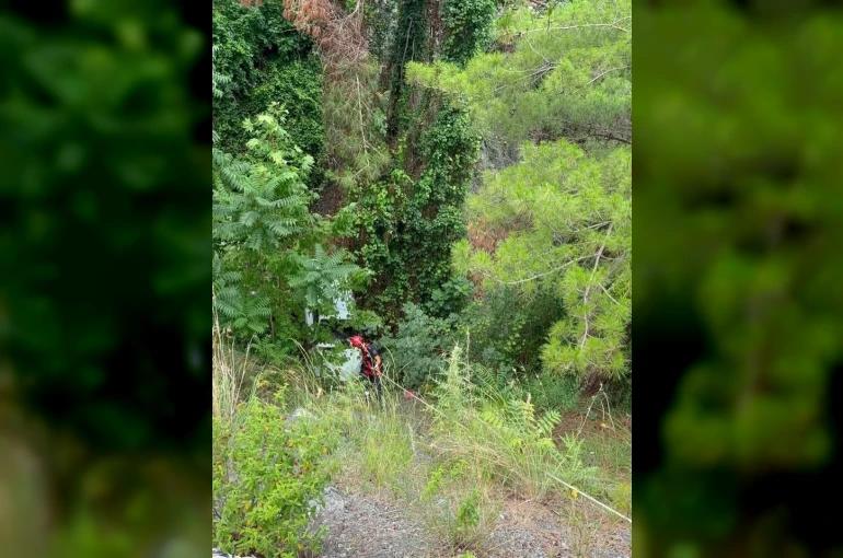 Dörtyol’da uçurumdan uçan otomobilin sürücüsü yaralandı