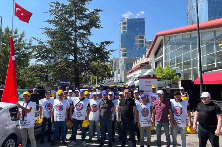Doruk Madencilik işçileri şirket önünde eylem başlattı