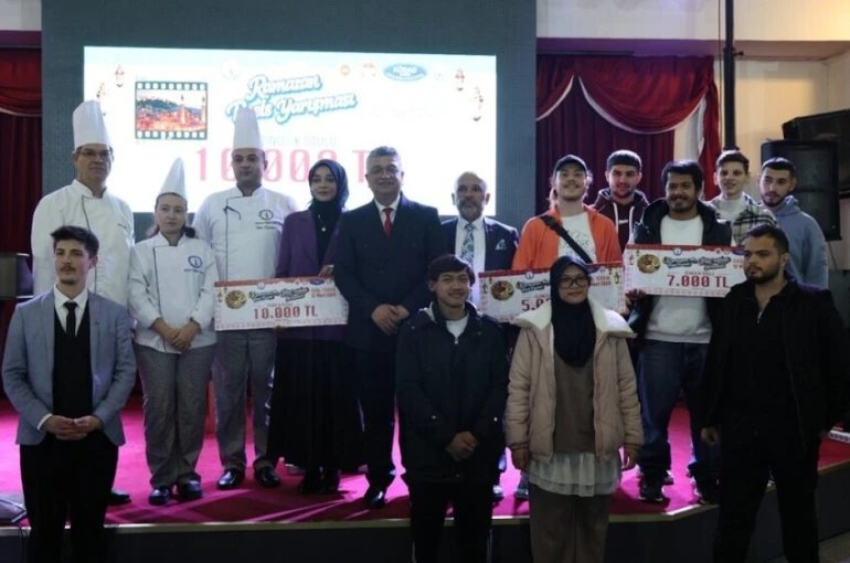 DPÜ’de Ramazan yarışmalarında dereceye girenler ödüllerini aldı
