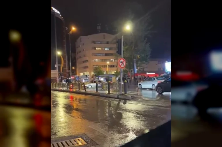 Drift atan sürücü zincirleme kazaya neden oldu, o anlar kamerada