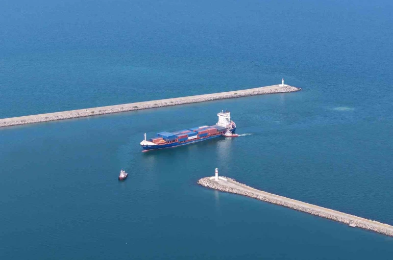 Dronla vurulan Türk gemisi Samsun’da