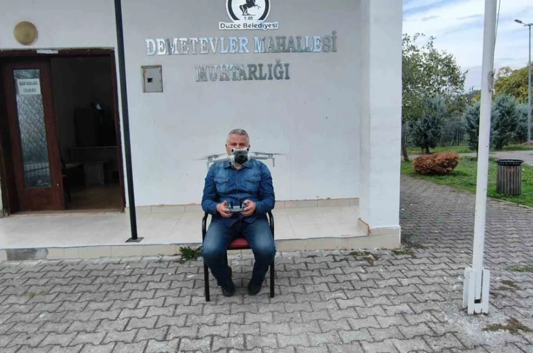 Dronlu Muhtar, mahallesini her sabah havadan kontrol edip eksikleri belirliyor