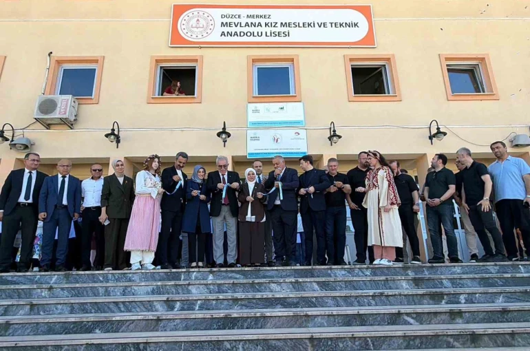 DTSO’dan lisenin kütüphanesine tefrişat