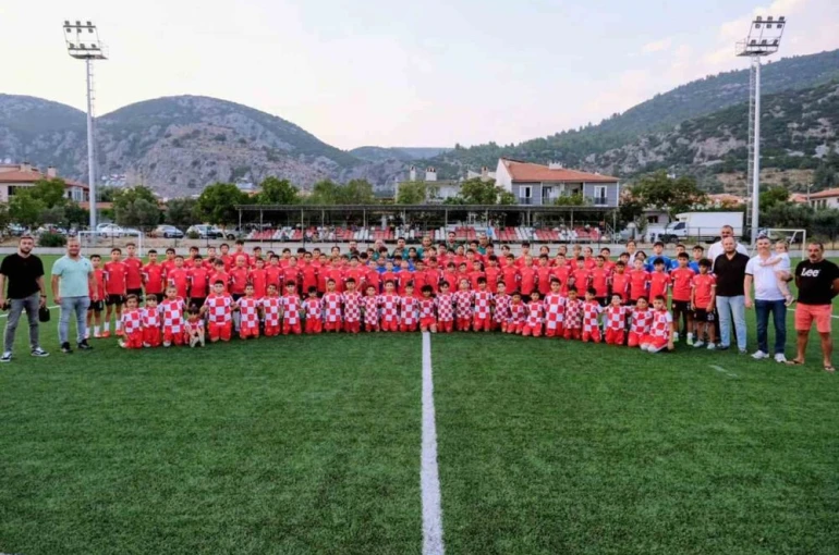 Düğerek Mahallesi kulübüne sahip çıktı