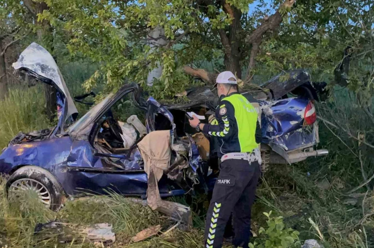 Düğün konvoyunda feci kaza: 1 ölü, 1 yaralı