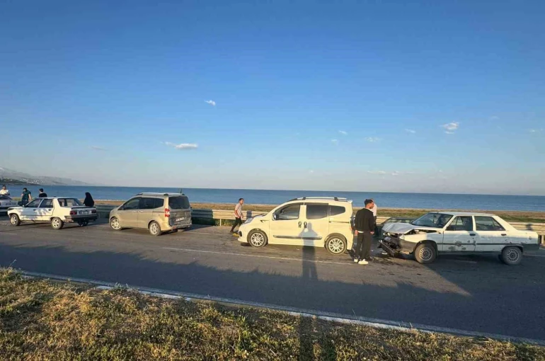 Düğün konvoyunda kaza: 3 yaralı