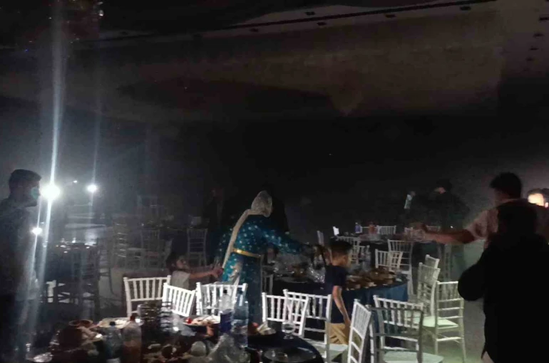 Düğün salonunda yangın paniği: Anne gözyaşları arasında bebeğini aradı