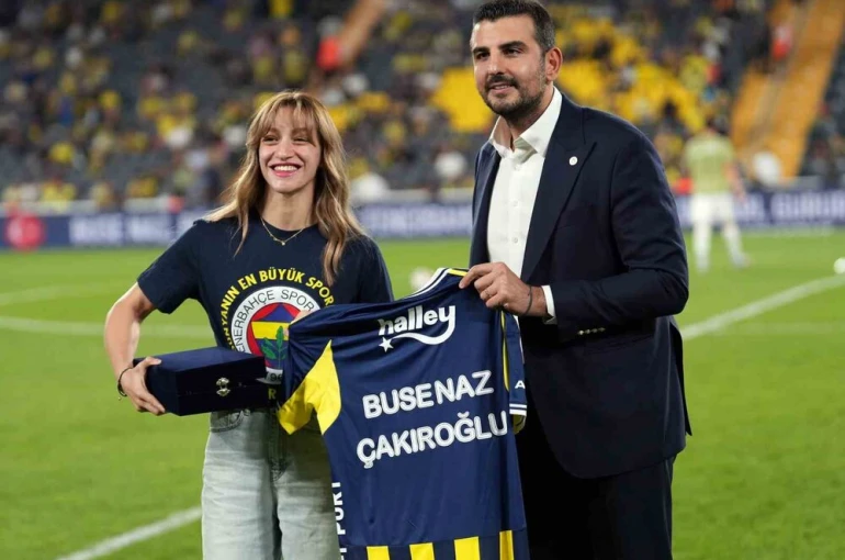 Dünya Boks Şampiyonası’ndan madalya ile dönen boksörlere plaket
