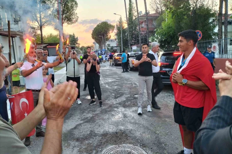 Dünya şampiyonu Karahan, Köyceğiz’de coşkuyla karşılandı