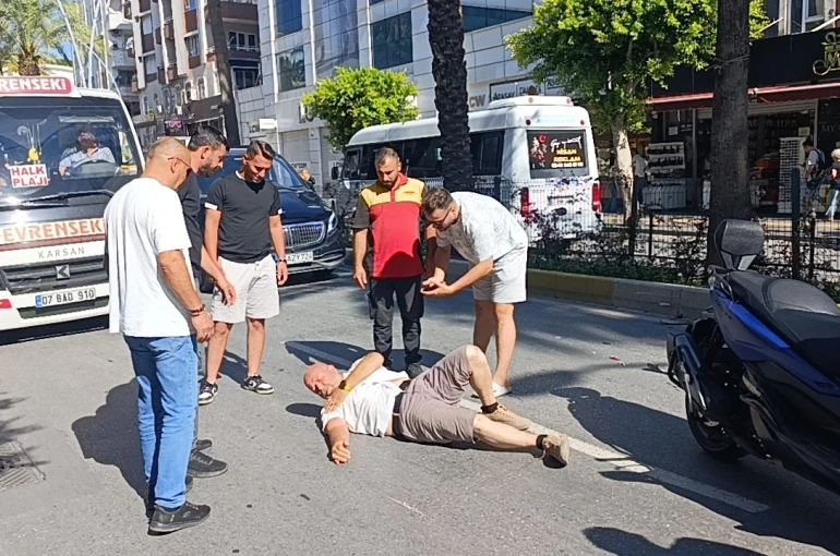 Duran araçları son anda fark ettiler, frene basınca devrilerek sürüklendiler