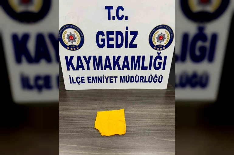 Durdurulan araçta 272 içimlik kağıda emdirilmiş uyuşturucu madde ele geçirildi, 5 kişi yakalandı