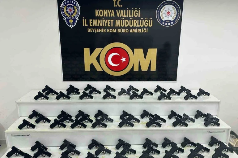 Durdurulan araçta 70 adet kaçak tabanca bulundu