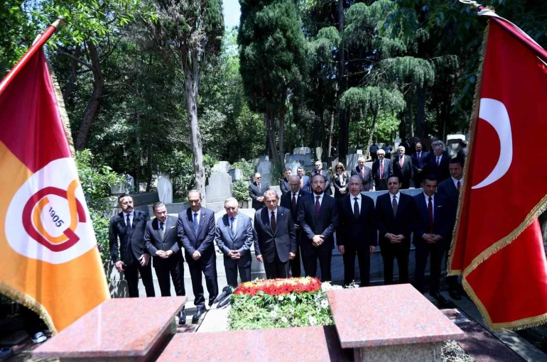 Dursun Özbek, Ali Sami Yen ve Süleyman Seba’nın kabrini ziyaret etti