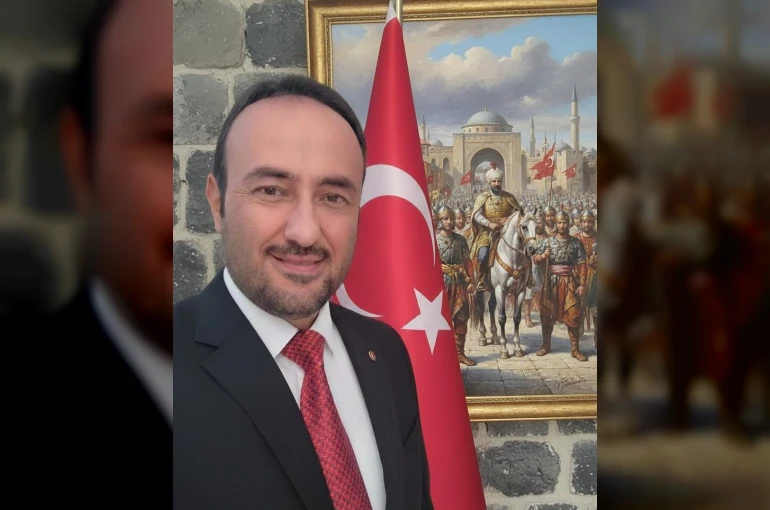 Düşünce Rotası Derneğinden bayrak provokasyonuna tepki
