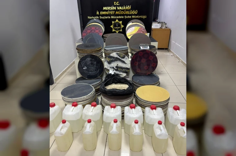 Duvar saatlerinden 48 kilodan fazla uyuşturucu çıktı: 4 tutuklama