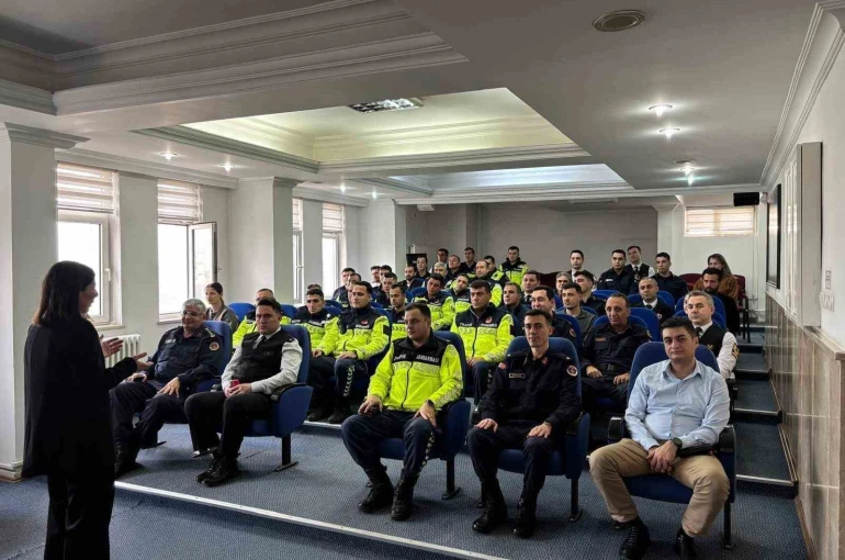 Düzce İl Jandarma Komutanlığında "etkili iletişim" semineri