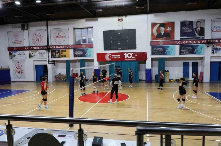 Düzce Kadın Voleybol Takımı, yeni sezon hazırlıklarını sürdürüyor