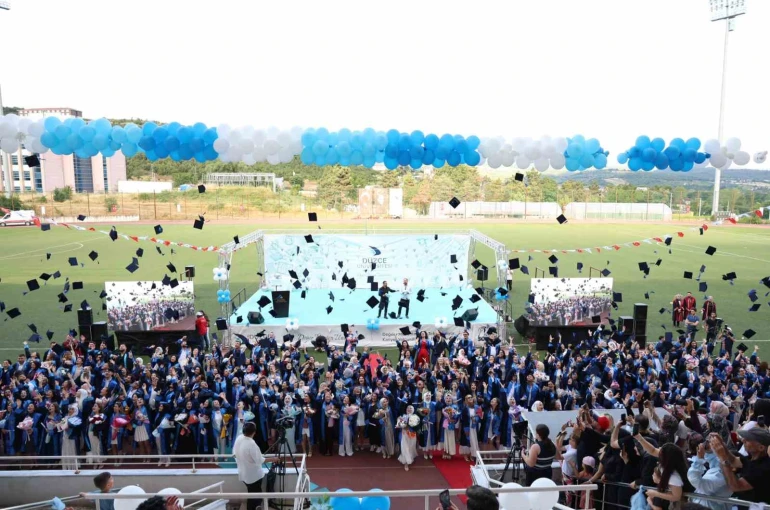 Düzce Üniversitesi mezuniyet törenleri sona erdi