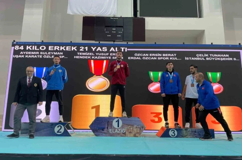 Düzce Üniversitesi öğrencisi altın madalyanın sahibi oldu