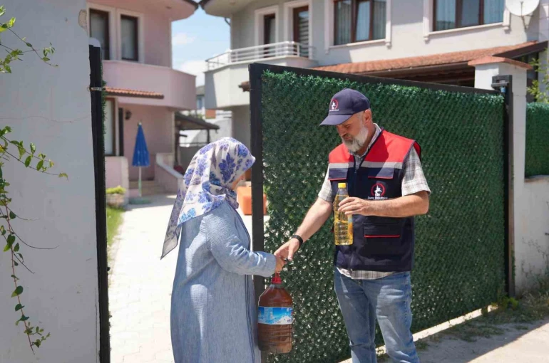Düzce’de atık yağ kampanyasına katılanlara sıvı yağ hediyesi