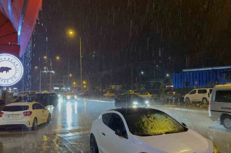 Düzce’de beklenen sağanak yağış başladı