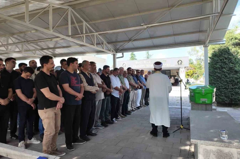 Düzce’de kocası tarafından öldürülen kadın son yolculuğuna uğurlandı