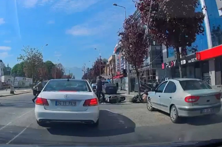 Düzce’de motosiklet kazası ucuz atlatıldı: O anlar kamerada 