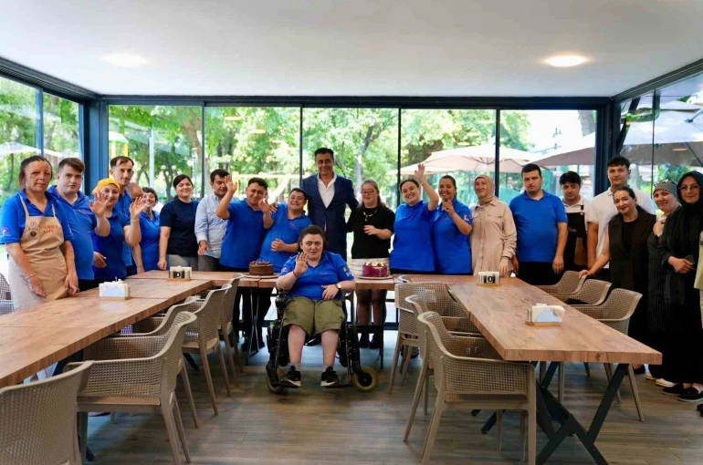 Düzce’de özel bireylerin çalıştığı Kusursuz Kafe 10 yaşında 