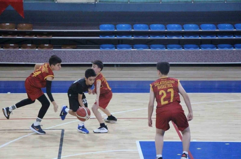 Düzce’de U-14 erkekler basketbol yerel lig heyecanı başladı