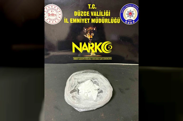 Düzce’de zehir tacirleri suçüstü yakalandı