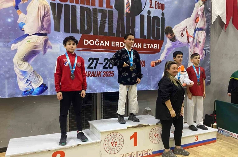 Düzceli karateciler madalyalarla döndü