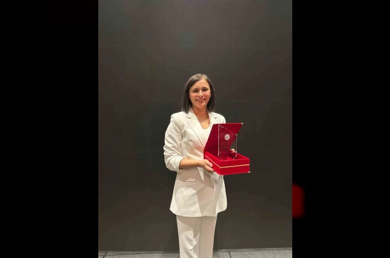 Eczacılık Fakültesi Öğretim Üyesi Doç. Dr. Çevik’e "TEB Eczacılık Akademisi Teşvik Ödülü"
