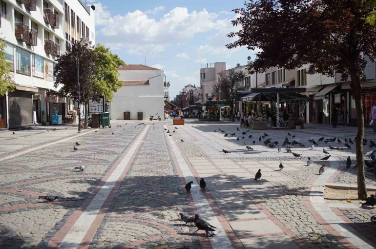 Edirne sıcaktan kavruldu: Cadde ve sokaklar boş kaldı
