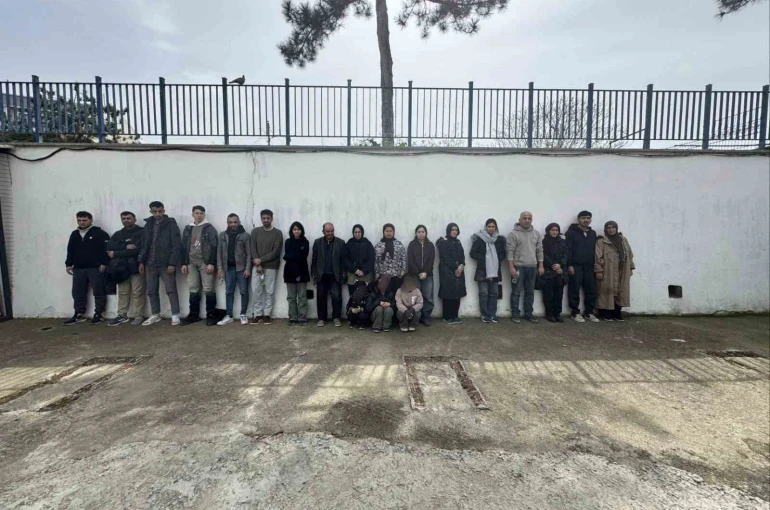 Edirne’de 31 düzensiz göçmen yakalandı, 3 şüpheli gözaltına alındı