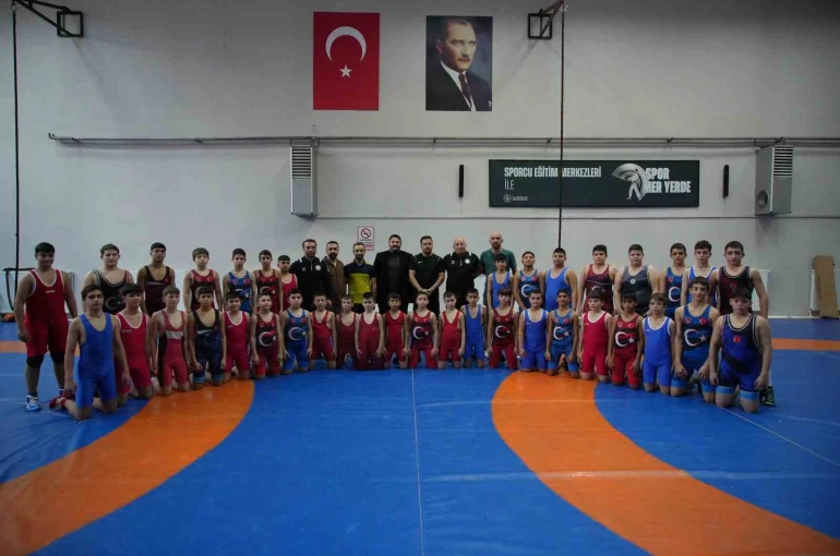 Edirne’de ata sporu güreşle geleceğin şampiyonları yetişiyor