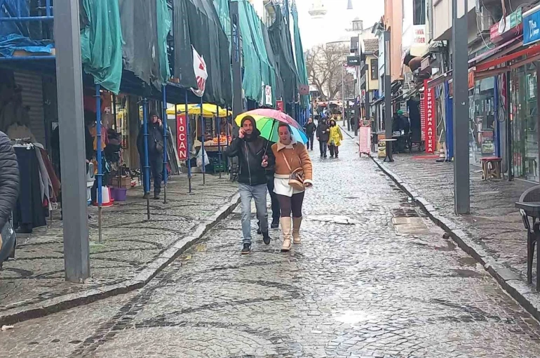 Edirne’de beklenen yağış başladı