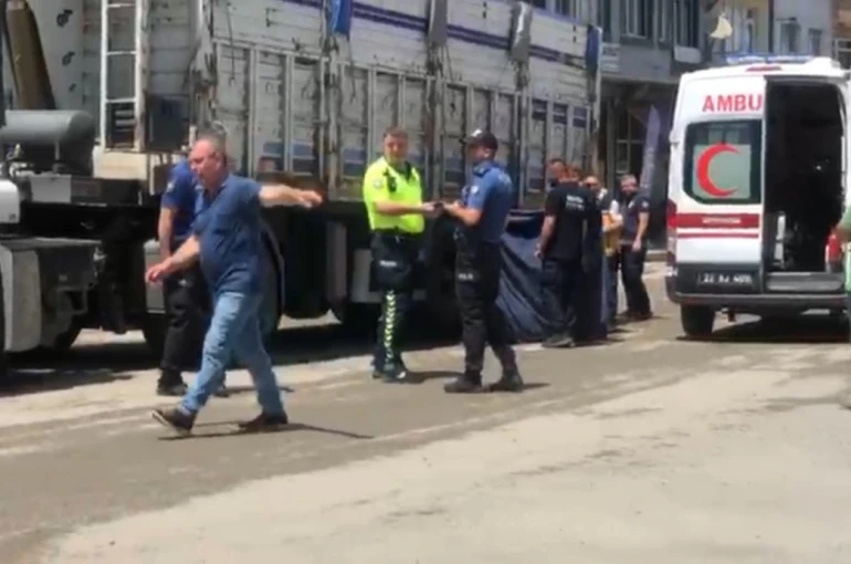 Edirne’de kamyonun çarptığı yaya hayatını kaybetti