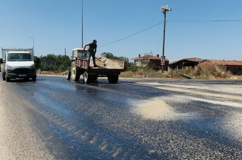 Edirne’de kavurucu sıcaklar asfaltı eritti: Belediye ekipleri yola kum serdi