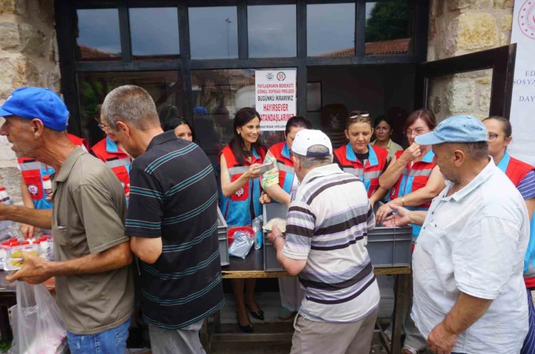 Edirne’de kurulan gönül sofrasında dayanışma örneği