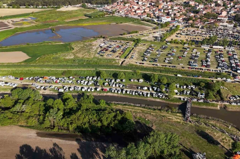 Edirne’de oteller doldu, ziyaretçiler çadır ve karavanlara yöneldi