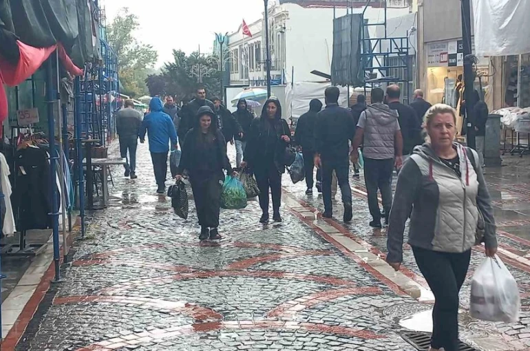 Edirne’de sağanak etkili oldu
