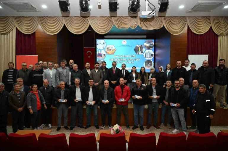 Edirne’de sütte verim artacak: 52 besiciye erken teşhis cihazı dağıtıldı