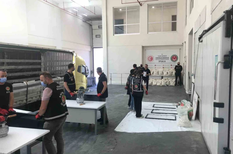 Edirne’de tırda 1,5 ton uyuşturucu ele geçirildi