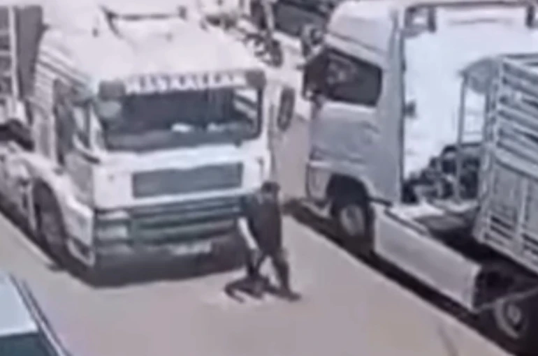 Edirne’de tırın altında kalan yaya hayatını kaybetti
