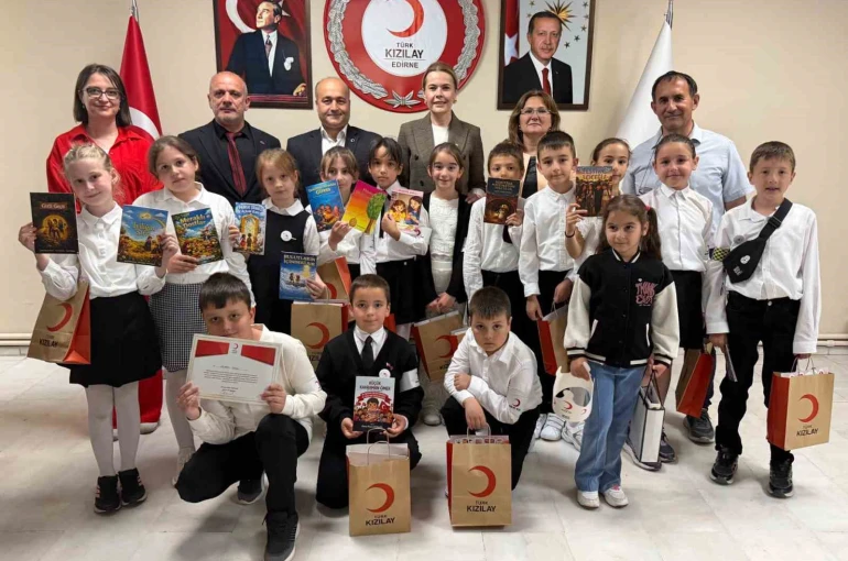 Edirneli minik yazarlardan Filistinli çocuklara 54 bin 345 TL destek