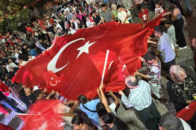 Edremit, 15 Temmuz’da tek yürek oldu