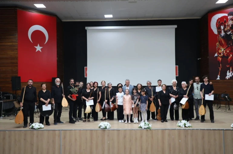 Edremit Belediyesi kursiyerlerinden müzik ziyafeti
