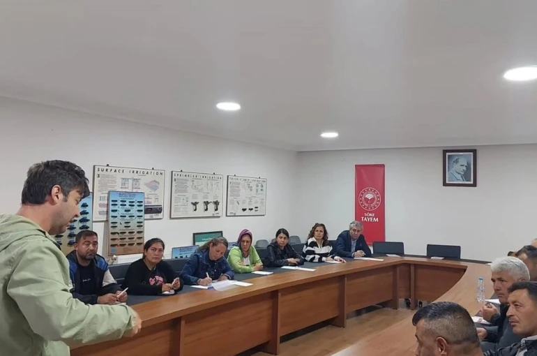 Edremitli çiftçilere iklim değişikliği ve sulama eğitimi verildi