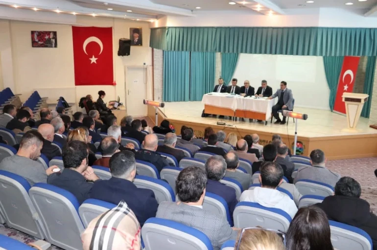 Edremit’te 1. dönem sonu değerlendirme toplantısı gerçekleştirildi 