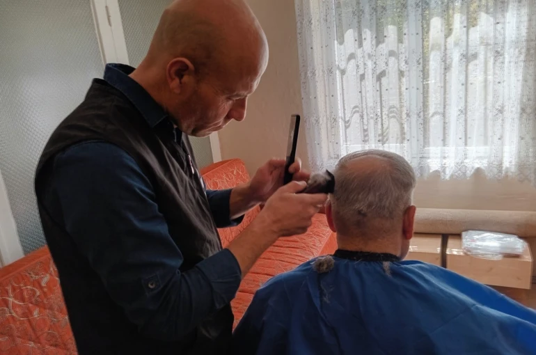 Efeler Belediyesi’nden yaşlı ve bakıma muhtaçlara destek